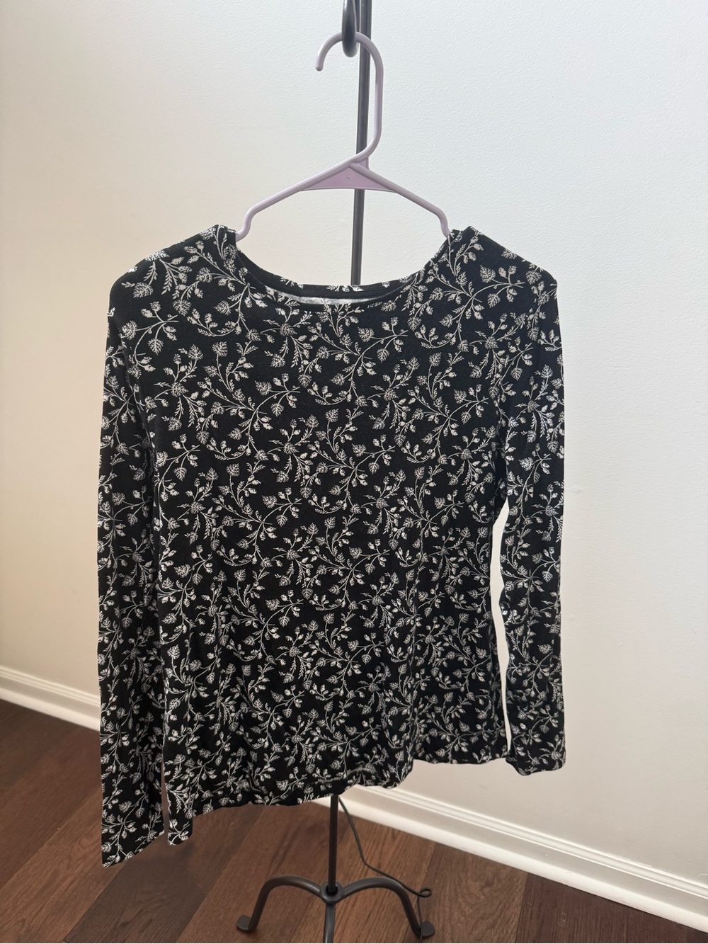 croft & barrow Black Long-Sleeve Floral Print Tee